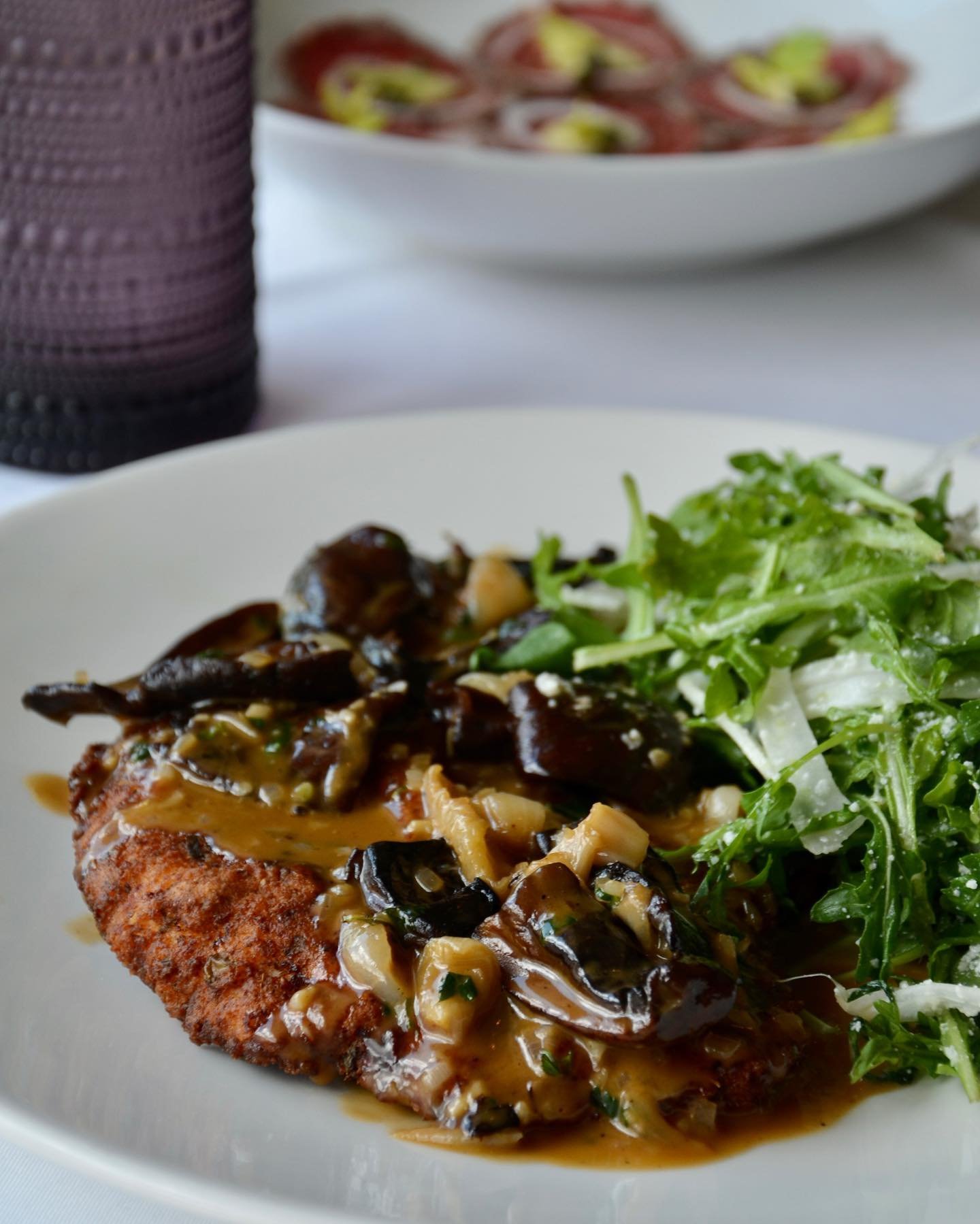 Chicken Marsala 😋 golden brown chicken breast, caramel used mushrooms, fennel &amp; arugula salad, parmesan, and marsala sauce
&bull;
&bull;
&bull;
&bull;
&bull;
&bull;
&nbsp;#Ghidottis #parkcity #parkcityeats #foodandwine #wine #finedining #foodie